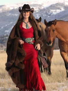 Different dress with Cowgirl Hats Western Chic Fashion, Mode Country, Classy Cowgirl, Cowgirl Style Outfits, Cowgirl Look, Cowgirl Dresses, Wilde Westen, Country Style Outfits, Looks Country