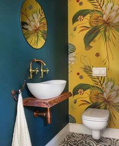 Decor Under Stairs, Green Bathroom Colors, Under Stairs Ideas, Wallpaper Toilet, Small Bathroom Renos, Cool Toilets, Small Bathroom Paint, Coastal Bathroom Decor, Small Full Bathroom