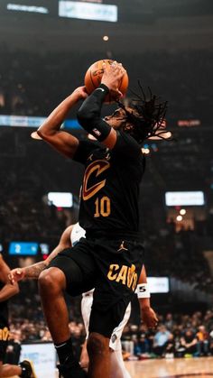 NBA basketball wallpaper background of Cleveland Cavaliers star Darius Garland Darius Garland Wallpaper, Basketball Background Aesthetic, Cavaliers Wallpaper, Wallpaper Nba, Nba 2023, Basketball Background