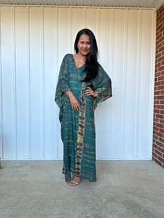 This kaftan, made from rayon fabric and hand dyed, is versatile for many occasions. It complements all body types with its long, hangs loose design and slits up both sides. It can be worn in many different stylish ways to make you look your best! DETAIL • All measurements are flat• Bust/ Waist/ Hips 34 in. (Circumference 68 in.)• Arms 11 in. (Circumference 22 in.)• Length 50 in. The model wear • V-Neck • Side slits• No pocket• Slipover style• All above measurement are flatFABRIC• 100% Rayon FIT• Hang Loose, Black Tie Dye, Rayon Fabric, Look Your Best, Green And Black, Tie Dyed, Black Tie, Ankle Length, Body Types