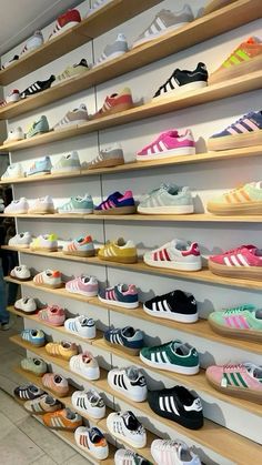 Shoes Adidas Gazelle, Gazzels Shoes, Adidas Sambas Aesthetic, Adidas Campus Aesthetic, Gazelle Shoes Outfit, Adidas Gazelle Aesthetic, Adidas Shoes Aesthetic, Sambas Aesthetic