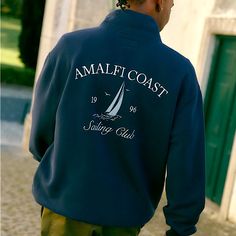 Nwt Hollister Amalfi Coast Sailing Club Graphic Unisex Mock-Neck Collar Sweatshirt M * Great For Souvenirs, Customized Family/Bff Trip Gift This Super Soft Fleece Sweatshirt Features Embroidered Amalfi Coast Sailing Club Graphics At The Left Chest And Back. Mock-Neck Collar With Half-Zip Closure, Long Sleeves Relaxed Fit *Final Sale Navy Long Sleeve Marine Top, Navy Crew Neck Tops For Outdoor, Collar Sweatshirt, Hollister Shirts, Collared Sweatshirt, Fleece Sweatshirt, Amalfi Coast, Neck Collar, Amalfi