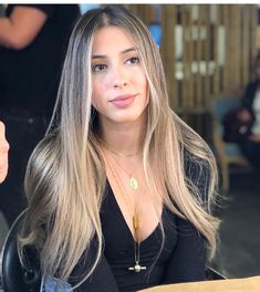 Blonde Balayage On Dark Hair Latina, Dark Brown Hair With Blonde Highlights At The End, Blonde Balayage On Mexican, Hair Color For Hispanic Women, Blonde Latina Hair, Blonde Hair Latina, Mexican With Blonde Hair, Blonde Hair Morenas, Dark To Blonde Balayage