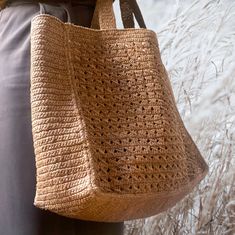 - Piece made by hand in our Malagasy workshop - Woven by: Ranja - Shoulder basket - Raffia exterior in two different weaves - Raffia interior with one pocket - Handle length: 22 cm - Non-adjustable handle - Bag weight: 300 g - Dimensions: 39cm * 29cm * 17cm - Color: dark tea or black ▫️ NATURAL MATERIAL ▫️ HANDMADE ▫️ ECO-FRIENDLY Woven Raffia, Raffia Bag, Bag Crochet, Natural Material, Handle Bag, Purses And Handbags, Shoulder Bags, Weaving, Eco Friendly