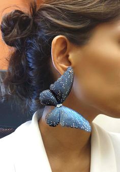 Blue Titanium Butterfly single earring with diamonds in 18 karat gold by fine jewelry designer ESTAA. This design is inspired by the blue butterfly from California which is the rarest in the world. Seeing one brings great luck. A wearable art piece, weaving Indian tradition with contemporary design. PLEASE NOTE ~ This piece is sold as a single earring. Titanium is a lightweight material allowing to create lightweight large earrings. 18 karat Gold, Titanium, Diamond Diamond Cut: Brilliant Cut Wei Elegant Blue Butterfly Jewelry, Butterfly Diamond Earrings With Accents, Butterfly Diamond Earrings With Diamond Accents, Butterfly Shaped Diamond Earrings With Accents, Formal Butterfly Diamond Earrings, Elegant Single Butterfly Earring, Diamond Butterfly Earrings Fine Jewelry, Blue Diamond Earrings For Party, Designer Blue Jewelry For Parties