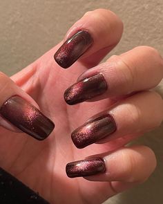 Taylor Sanchez on Instagram: “I love this polish!!! It’s kinetic by @cirquecolors and it’s the perfect color for January in my opinion 😍” Beauty Nails