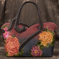 Style: Women's handbag Cortex features: first layer cowhide Trendy Bags Style: Tote Bag Lining texture: polyester cotton Bag shape: horizontal square Opening method: zipper Popular elements: flowers Cow Purse, Leather Bags Women, Boho Handbags, American Leather, Leather Handbags Tote, Genuine Leather Handbag, Purple Bags, Genuine Leather Bags, Vintage Handbags