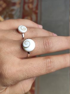 Handmade Sterling Silver Ring with a round polished natural shiva shell. This unique piece is formed by a round Shiva shell of 12mm diameter. Also available smaller Shell with 9mm diameter round. Shiva Eye Shell is a natural real seashell also called Ojo de Santa Lucía. Available on 7 US (17mm diameter) and 8US (18mm diameter) sizes. However is sligthly adjustable ring too. Is little open on the back so if you need size 6 US (16mm diameter) you can select Size 7 US. If you need size 9US (19mm di White Mother Of Pearl Rings, White Mother Of Pearl Round Pearl Ring, Handmade White Shell Rings, Shiva Ring, Seashell Ring, Chistmas Gift, Shiva Eye, Gold Bangle Set, Handmade Sterling Silver Rings