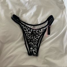 Brazilian Fit High Cut Leg Cheetah Print Black And White Hygienic Liner Still On Brand New With Tags Size Medium Brazilian Workout, Met Gala Dresses, Underwire Swimsuit, Pink Two Piece, Print Black And White, Cute Swimsuits, Black Bralette, Bra And Panty Sets, Bras And Panties