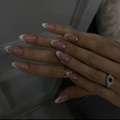 @/nasibarakhmanova99 on Insta Simple Prom Nails, Hard Gel Nails, Graduation Nails, Formal Nails, Subtle Nails, Gem Nails, Oval Nails