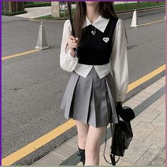 SHEIN fall outfit Celana Jogger Wanita, Korean Fashion Cute, Mode Ulzzang, Korean Fashion Fall, Preppy Women, School Uniform Outfits, School Uniform Fashion