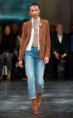 6ae07dcb33ec3b7c814df797cbda0f87desc53273614ri Veronica Beard Outfits, Jeans Claro, Brown Blazer, Winter Mode, Work Style, Fashion Weeks, Winter 2023, Fall Fashion Outfits, Veronica Beard