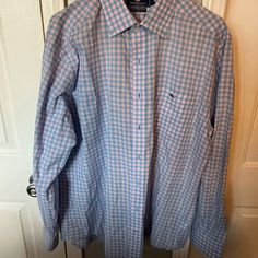 Great Looking Shirt. Perfect Condition. Vineyard Vines Shirts, Slim Fit Dress, Slim Fit Dress Shirts, Fit Dress, Mens Shirt Dress, Vineyard Vines, Dress Shirt, New Color, Vines