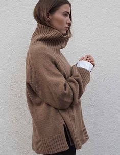 Oversized | Turtleneck | Sweater | Beige Scandi Style Fashion, Scandinavian Style Clothes, Scandinavian Lifestyle, Minimal Outfit, Malene Birger, Small Tattoo