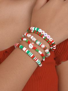 Beaded Jewelry Christmas, Christmas Beaded Bracelet, Christmas Beads Bracelet, Cute Bracelet Ideas Bead, Clay Bead Bracelet Ideas Christmas, Christmas Beads Ideas, Christmas Accessories Jewelry