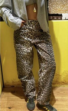 Print Jeans Outfit, Swaggy Fits, Cheetah Print Outfits, Top Clothing Brands, Leopard Print Outfits, Leopard Jeans, Leopard Print Jeans, Leopard Print Pants, Top Clothing