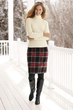 Mom Outfits Winter, Comfortable Work Clothes, Winter Office, Mode Tips, Stylish Winter Outfits, Skirt Outfit, Plaid Skirt, Work Outfits Women, Work Wardrobe