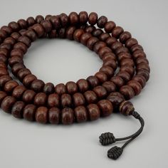 Buddhist Japa mala with 108 beads + 1 Guru bead, also known as a Tibetan rosary, is made with authentic Bodhi seeds, made by the artisan who makes all our malas in Kathmandu-Nepal. These seeds are treated with natural oils and dyes in an artisanal way. -Seed measurements: 12 mm x 9 mm (0.47" x 0.35") approximate (which makes it a Large Japa Mala) -Approximate internal circumference measurement 95 cm (37.40") -The Guru bead is a larger bodhi seed bead 15 mm (approx) -Made with brown cord and fini Buddhist Mala, Siddhārtha Gautama, Bodhi Tree, Silk Bag, 108 Bead, Sliding Knot, Prayer Beads, Natural Oils, Seed Bead