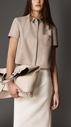 Blouse Details, Elegant Attire, Box Top, Leather Shirt, Burberry London, 가을 패션, Professional Outfits, Office Fashion, Fashion Tops