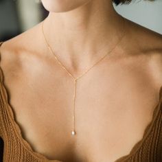 Simple Gold Wedding Necklace, Bridal Jewelry Minimalist, Minimalist Wedding Necklace, Dainty Gold Pearl Jewelry, Tiny Pearl Jewelry, Dainty Wedding Jewelry Silver, Simple Wedding Necklace Brides, Lariat Necklace Wedding, Lariat Pearl Necklace