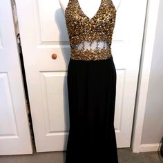 Lonovia Beautiful Black And Gold Women's Gown Size Xl Black And Gold Gown, Gold Gown, Ladies Gown, Dresses Backless, Black And Gold, Gold Black, Womens Dresses, Dresses, Women Shopping