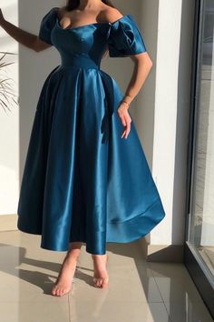 Finden Sie Blaue Abendkleider Kurz online bei babyonlinedress.de. Abiballkleider Cocktailkleider Schlicht aus Satin zum party gehen. Blue A-line Evening Dress For Banquet, Satin Party Dress In Solid Color, Blue A-line Midi Dress For Prom Season, Elegant Solid Color Prom Dress, Blue A-line Bridesmaid Dress For Prom, Solid Prom Dress With Sweep Train, Solid Color Prom Evening Dress, Formal Blue A-line Bridesmaid Dress, Blue A-line Bridesmaid Dress For Formal Occasions