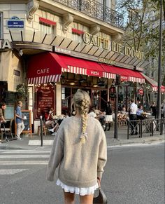 France Outfits Spring, Aesthetic Fall Outfit, Season Aesthetic, France Outfits, Golden Globes Red Carpet, London Outfit, Spring Fits, Paris Outfits