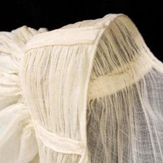 "Inside out"- see details of this Regency gown. Shoulder and neck edge, KSUM 1983.1.32 Gothic Fashion Victorian, Cotton Gauze Dress, Regency Gown, Regency Era Fashion, Goth Corset, Regency Dress, Regency Fashion, 19th Century Fashion, Regency Era