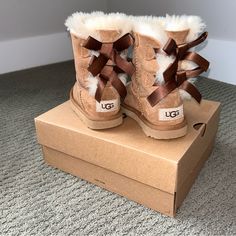 Very Gently Worn Bailey Bow Ugg Boots. Super Cozy And Adorable! Bow Ugg Boots, Bow Ugg, Holiday Finds, Pretty Shoes Sneakers, Soft Life, Bailey Bow, Cute Nike Shoes, Kids Uggs, Girly Shoes