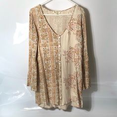 Billabong Boho Bell Sleeve Summer Dress Nwot Size Small Measurements Pit To Pit 17”, Length Front 31” Back 32” Color: Gold & Creme Paisley Fabric Super Light 100% Rayon Billabong Metal Logo Coin On Back Organic Smoke Free Home Patterned Long Sleeve Boho Dress For Summer, Long Sleeve Patterned Boho Dress For Beach, White Dress For Fall Festival, Patterned Long Sleeve Dress For Day Out, Long Sleeve Patterned Mini Dress For Beach, Spring Vintage Long Sleeve Boho Dress, Beige Printed Long Sleeve Dress, Long Sleeve Mini Dress With Boho Print For Brunch, Patterned Long Sleeve Boho Dress With Floral Print