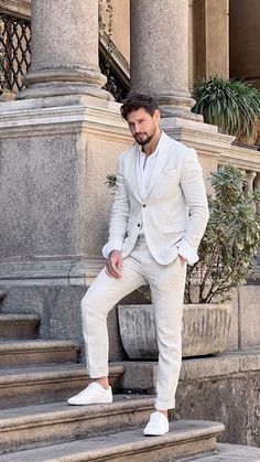 Men’s White Suit, Men’s Suits For Wedding, Kamil Nizinski, All White Mens Outfit, Casual Wedding Suit, White Engagement Dresses, Khakis Outfit, Suits And Sneakers, White Tux