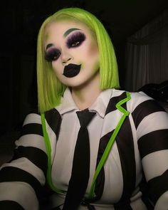 Halloween Hair Photoshoot, Bettal Jucie Makeup, Female Bettle Juice Costume, Beetlejuice Makeup Black Female, Beetlejuice Make Up For Women, Two Face Costume Female, Beetlejuice Outfit Ideas Women, Beetlejuice Make Up Female, Beetlejuice Costume Ideas For Women