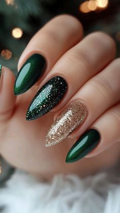 Nails With Glitter, Dark Green Nails, Nail Trend, Green Nail Designs, Green Nail, Nail Designs Glitter, Neon Nails, Xmas Nails, Nail Designs Spring