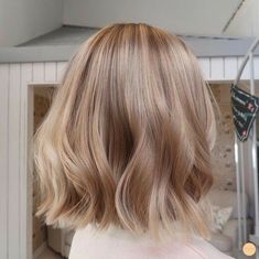 Level 8 Neutral Blonde, Brown Hair With Beige Blonde Highlights, Cool Blonde Balayage Short Hair, Creamy Pearl Blonde Hair, Blonde Hair For Soft Summer, Shadow Root Hair Ideas, Light Hair Color Ideas For Short Hair, Rosy Blonde Hair, Oatmeal Blonde Hair