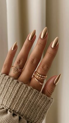 Bridesmaid Wedding Nails, Gel X Nails Round, Classy Chic Nails, 70 Nails, Gold Accent Nails, Chrome Nail Colors, Nails Art Ideas, Simple Fall Nails, Chrome Nails Designs