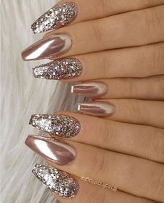 Trendy Nye Nails, Sparkly Rose Gold Nails, Square Nail Designs Holiday, New Years Eve Nails Ideas 2023, Neutral Color Nails Acrylic, Best Chrome Nails, Happy New Year Nails Designs, Nail Art Designs With Rhinestones, New Years Eve Nails Ideas Classy