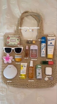 Holiday Bag Essentials, Bags For Beach Summer, Holiday Bag Packing, Summer Vacation List Packing, Trip List Packing Summer, Vacation Essentials Aesthetic, Essentials To Pack For A Trip, 1 Week Vacation Packing List Summer