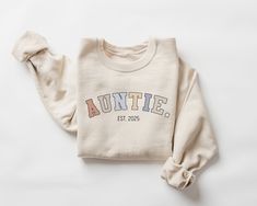 Auntie Est. 2025 Sweatshirt, Auntie est 2025 Crewneck, Aunt Gift, Aunt Sweater, Auntie Gifts, Aunt Announcement Gift, Aunt Top 2025 This crewneck sweatshirt is pure comfort. Made from a soft cotton/poly blend with no itchy side seams, this is sure to become a staple. SIZE AND FIT: Your sweatshirt design will be printed on a high-quality, soft and comfortable unisex sweatshirt. Sizes run true to size, which takes the guesswork out of ordering; if you like your sweatshirts loose or oversized, you Aunt Announcement, Aunt Sweater, Auntie Sweatshirt, Best Prenatal Vitamins, Auntie Gifts, Prenatal Vitamins, Cute Sweatshirts, Aunt Gifts, Prenatal