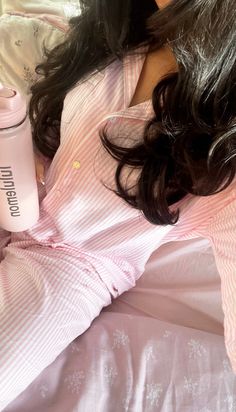 Pink Self Care, Pink Skincare, Pink Lifestyle, Vogue Beauty, روتين العناية بالبشرة, Pink Girly Things, Pink Vibes, Cute Pajamas, Foto Ideas Instagram