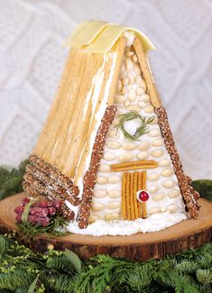 a gingerbread house made to look like it is on top of a tree stump