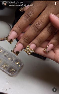 Prom Nails Diamonds, Gold Nails With Rhinestones Short, Brown French Tip Nails With Rhinestones, Brown Nails Acrylic With Diamonds, Nails Black With Gold, Gold Rhinestone French Tip Nails, Short Nails Bling, Gold Birthday Nails Black Women, Gold And Silver Nail Designs