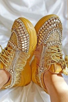 Stylo Shoes, Wedding Footwear, Mehndi Function, Shoes For Bride, Bridal Sneakers, Diy Sandals