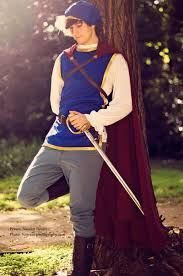 Résultat de recherche d'images pour "prince disney cosplay" Snow White Prince Costume Diy, Prince Florian Aesthetic, Prince Florian, Disney Guys, Cosplay Crafts, Prince Charming Costume, Disney Prince