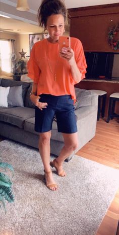 Summer Season Outfits, Bermuda Shorts Outfit, Beverly Ennis Hoyle, Outfits Of The Week, Season Outfits, 40 Fashion Women, Summer Outfits Women Over 40, Shorts Outfits Women, Hair Tutorials