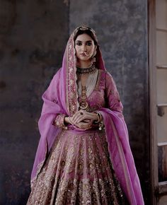 Pretty Lehengas, Baraat Dress, Lengha Design, Bride Shoot, Urban Chic Outfits, Indian Royalty, Heavy Lehenga