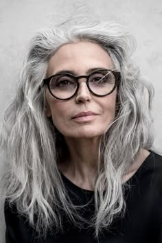 Grey Hair And Glasses, Hair And Glasses, Glasses Inspiration, Grey Hair Inspiration, Long Gray Hair, Short Hair Older Women