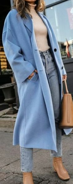 Blue Coat Outfit, Winter Fashion Coats, Date Outfit Casual, Blue Coat, Casual Outerwear, Coat Outfits, Mode Inspo, Casual Winter Outfits, Winter Outfits Women