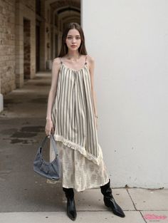 Free-Spirited Oversized Dress with Random Pattern and Adjustable Cord Fitted Party Dress, Flowy Dress Long, Long Fitted Dresses, Chic Maxi Dresses, Elegant Maxi Dress, Oversized Dress, Maxi Gowns, Asymmetrical Design, Long Gown