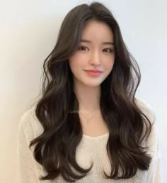 Korean Curly Hair Long, Wavy Korean Hair, Korean Perm Medium Wavy Hair, Korean Curly Hair, Korean Long Hairstyle, Asian Hair Perm, Korean Wavy Hair, Korean Perm, Korean Long Hair