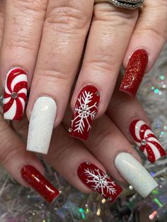 Add a festive atmosphere to your life, or use nail art to add some color to your life in the dark and gloomy winter. There are many different options for Winter nail designs with coffin nail shapes, almond nails, stiletto nails. Simple and chic styles, suitable for all occasions, or bright, colorful, and Christmas-inspired artwork. If you like red, try modern methods for classic French manicures. Or for those who want less intense shades, gray, brown, and nude are the perfect colors Nails Christmas Coffin, Nail Colors Coffin, Winter Nail Designs Classy, Coffin Winter Nails, Winter Nails Dark, Sweater Nails Christmas, Winter Nails Snowflake, Christmas Coffin Nails, Dark Winter Nails